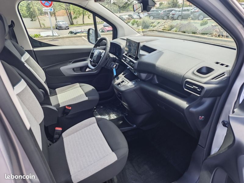 Citroën Berlingo III 1.5 BLUEHDI 130 EAT8 PLUS N1 (image 21)
