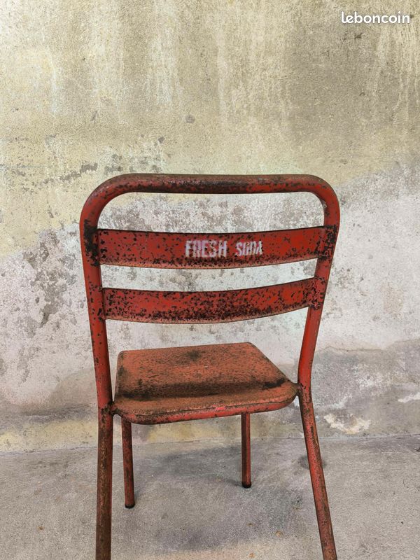 Chaise bistrot vintage en métal (image 6)