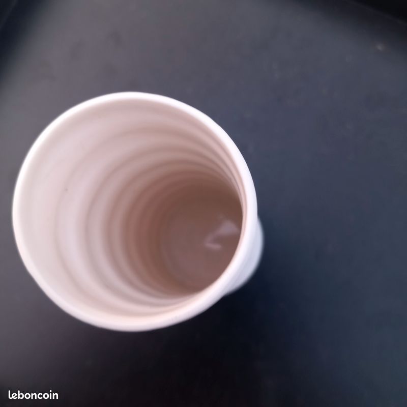 Petit vase en céramique - (image 4)