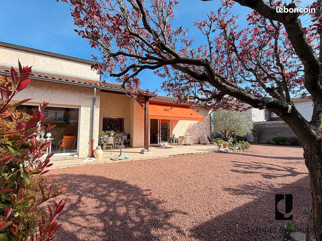 Maison 5 pièces 192 m² · à Riorges · 192 m² · 260 000 €