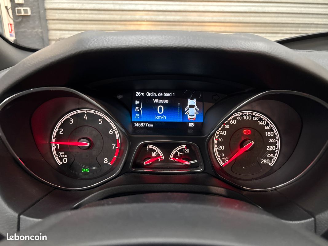 Ford Focus II 2.0 ST 250 cv Ecoboost 5 portes Recaro gps châssis sport alarme sièges chauffant pack hivers (image 14)