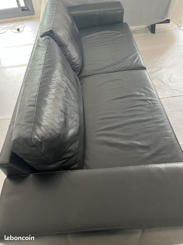 Deux canapés en cuir noir marque BoConcept (image 3)