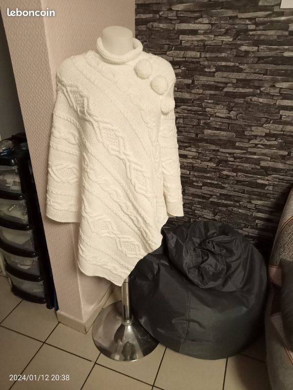 Vend poncho femme (image 1)