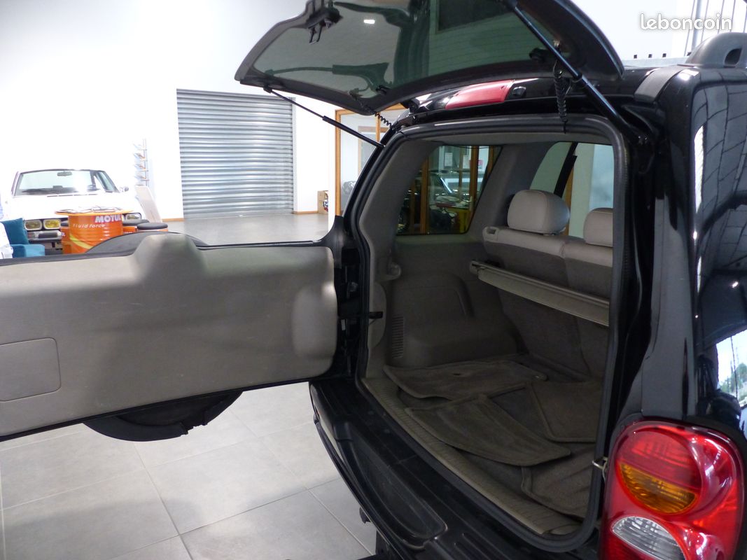 Jeep Cherokee 2.8 CRD 163 ch Limited BVA / Attelage / Clim (image 6)