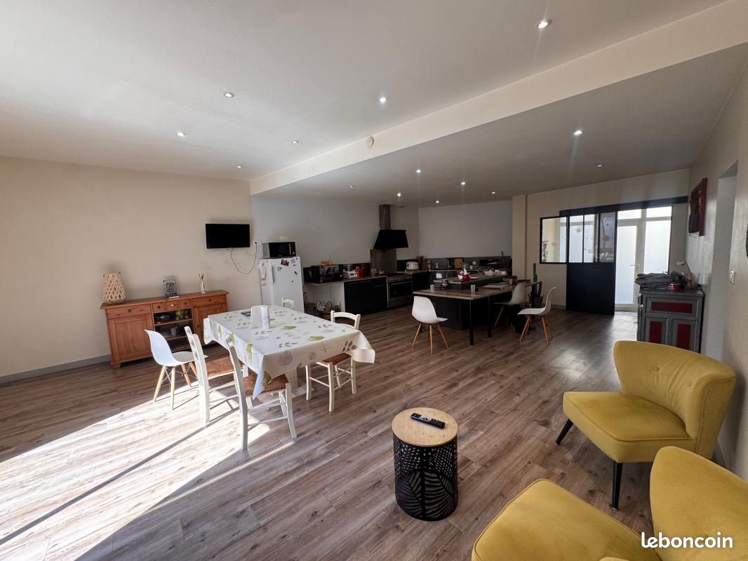 Maison 6 pièces 298 m² · à Azille · 298 m² · 197 000 €