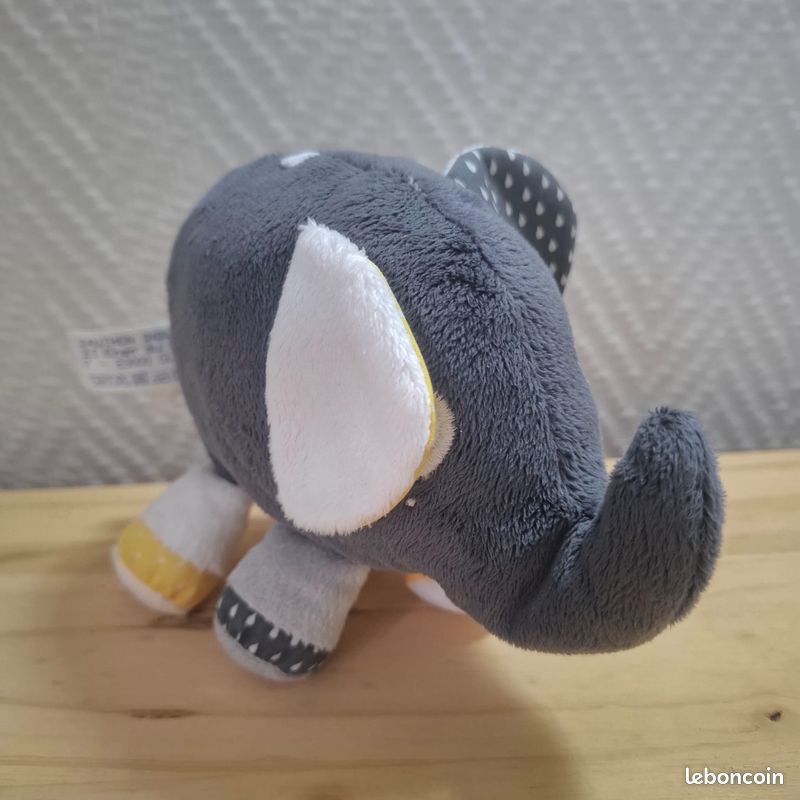 Doudou petit modèle éléphant gris marron jaune Babyfan Sauthon baby deco (image 2)