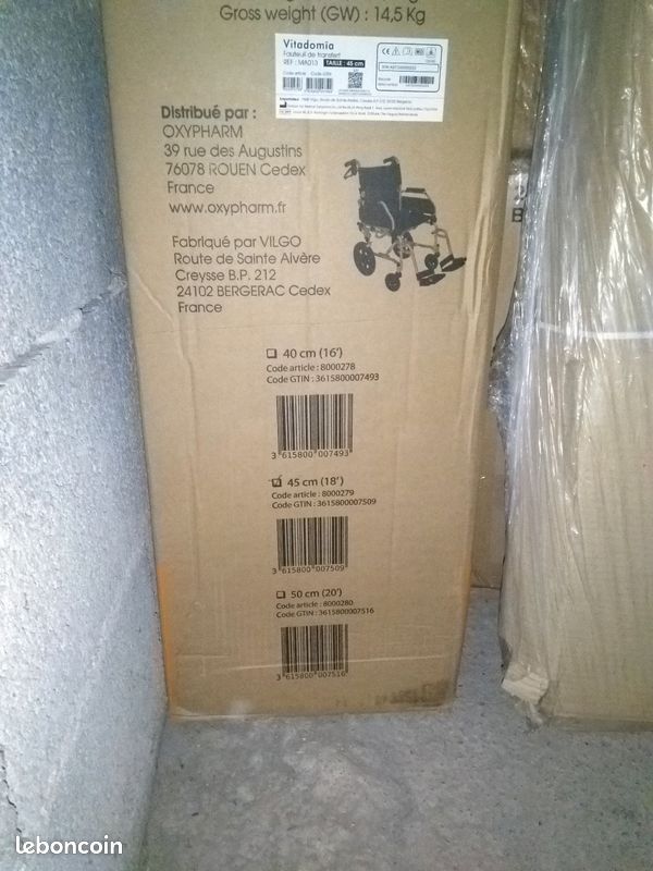 Fauteuil roulant de transfert Vilgo 45cm (18') Vitadomia MA013 T45, neuf, jamais déballé, encore emballé dans son carton (image 1)