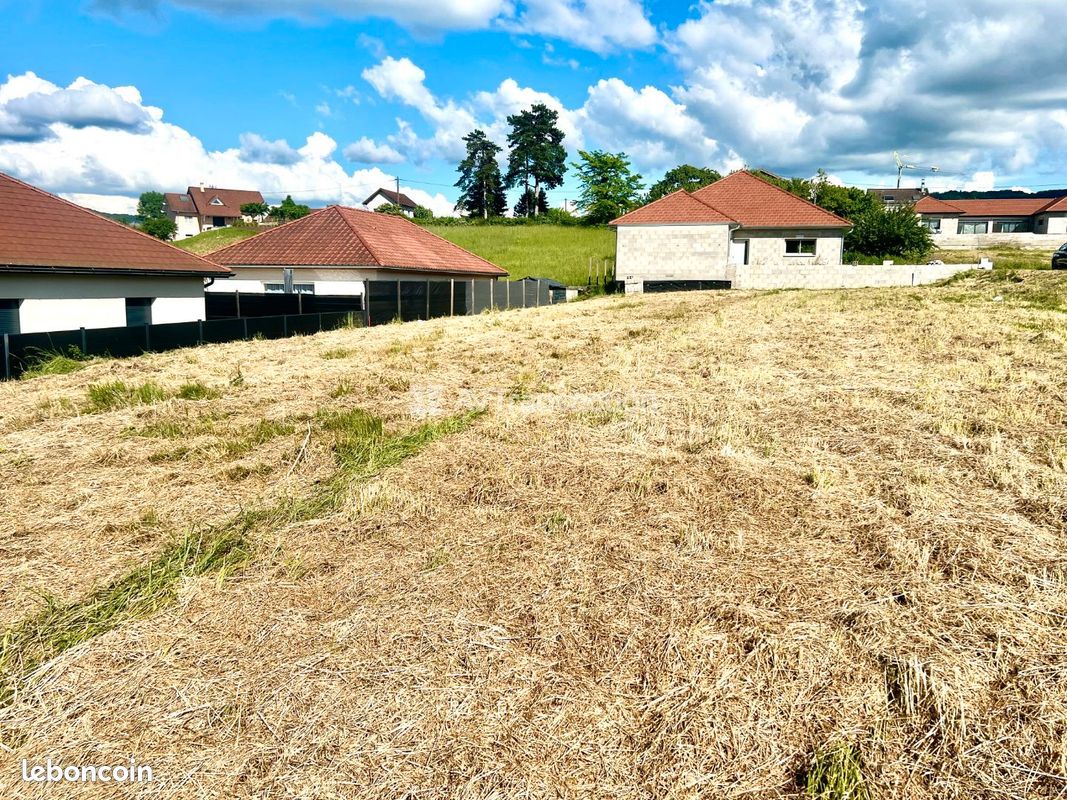 Terrain constructible · à Belley · 93 000 €