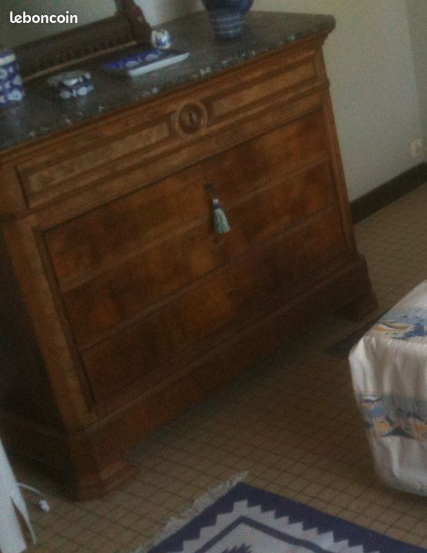 Commode (image 1)