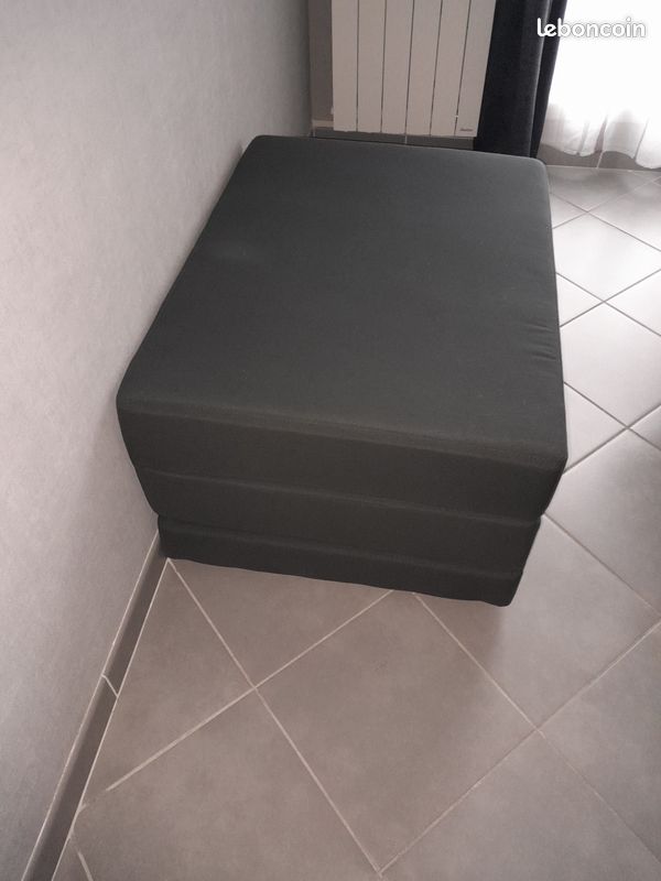 Poufs (image 1)