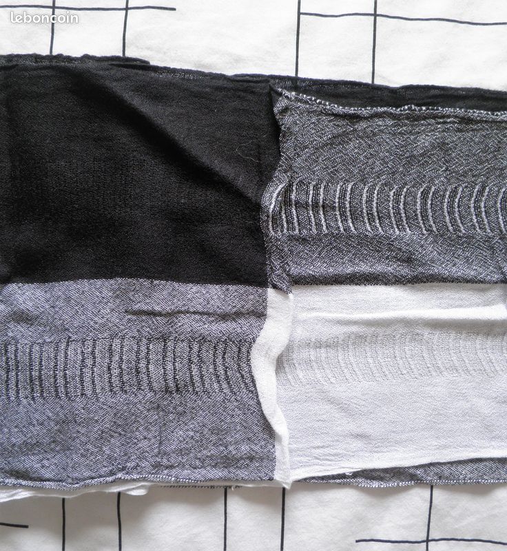 Foulard femme avec bandes noir - gris - blanc (image 2)