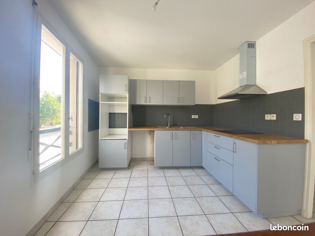 Appartement 3 pièces 70 m² · à Saint-Bonnet-le-Château · 70 m² · 517 €/mois