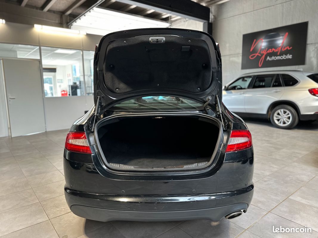 Jaguar XF 2.2 163ch Luxe Premium "Carnet d'entretien Jaguar" (image 9)