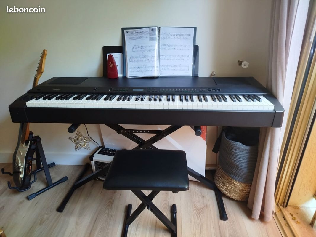 Piano clavier professionnel numérique Yamaha P200 (image 1)