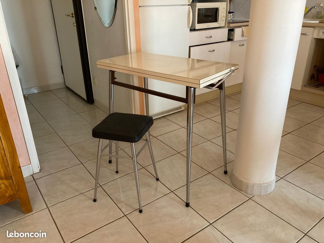 Table de 1971 en formica (image 1)