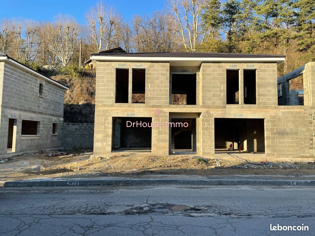 Maison 18 pièces 200 m² · à Firminy · 200 m² · 200 000 €