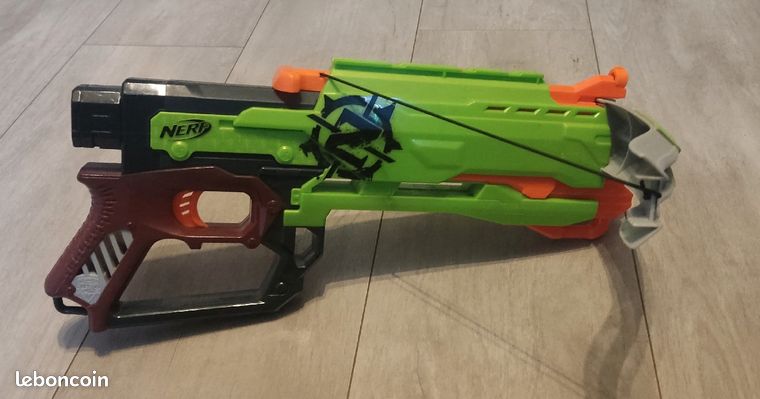 NERF ZOMBIE STRIKE Crossfire Bow (NERF ZOMBIESTRIKE CROSSFIRE BOW