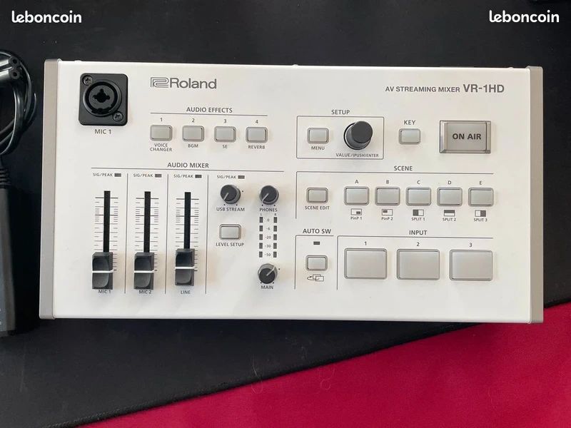 Mélangeur de Streaming A/V Roland Pro VR-1HD | AV Streaming Mixer (image 1)