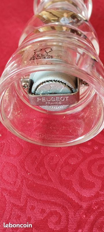 Salière et poivrière marque Peugeot très bon état 18cm (image 2)