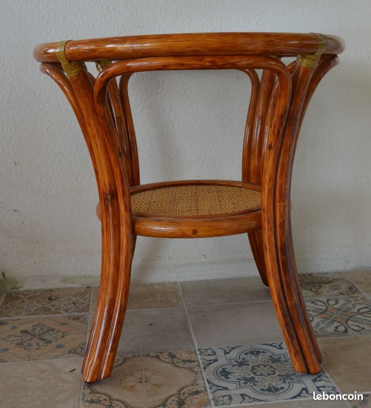 Petite table de salon onde en rotin. Plateau en verre (image 3)