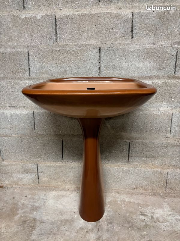 Lavabo avec pied (image 1)