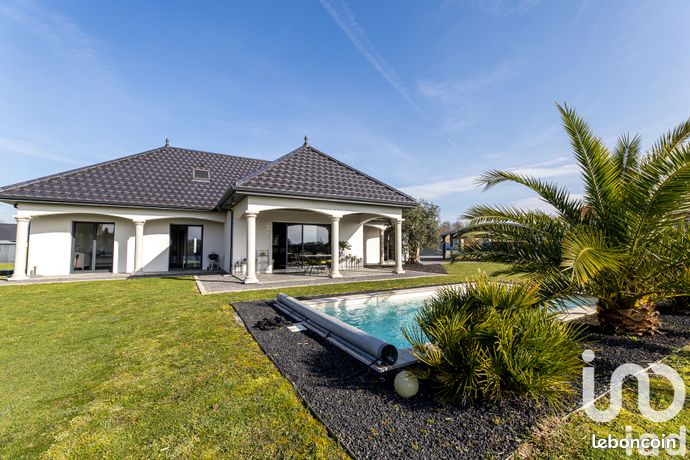 Villa 10 pièces 163 m²