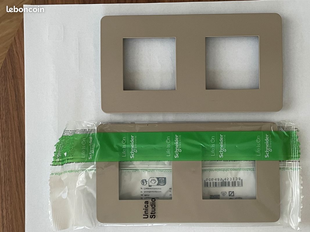 Plaques de finition Schneider Unica studio couleur taupe (image 1)