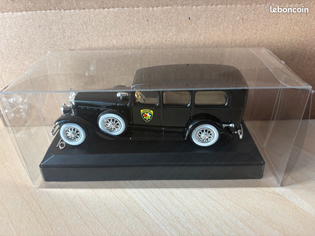 Solido Age d'Or 1/43 1939 Delage D8 120 Black Over Red Box shows wear
