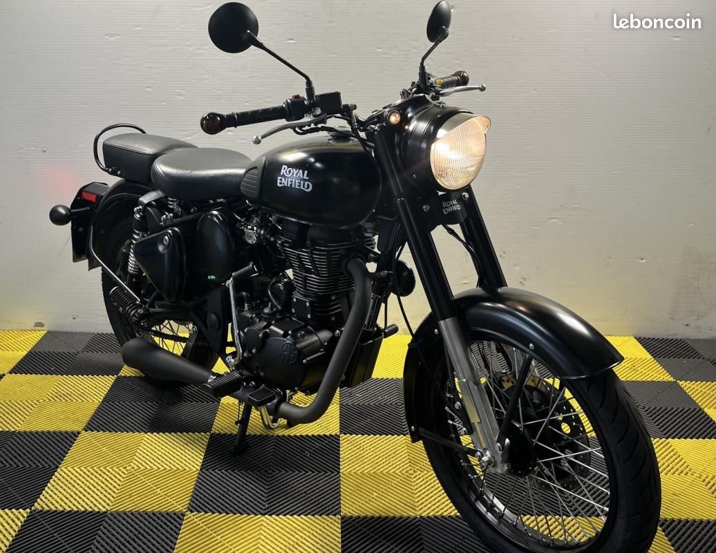 Royal Enfield CLASSIC 500 STEALTH BLACK MY19 (image 13)