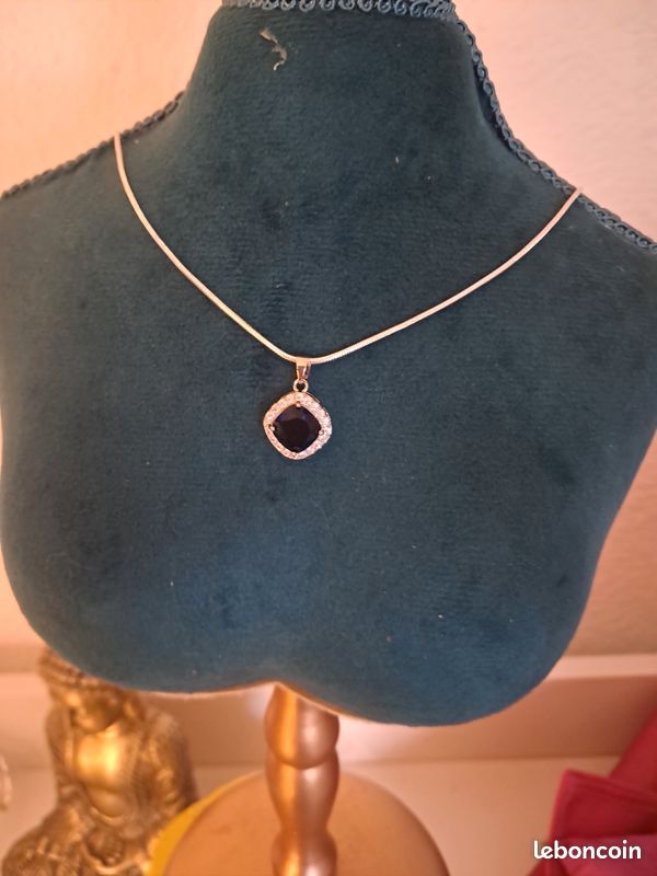 Collier En Argent 925 Rhodié Avec Pendentif Carré Martelé Et Agate Bleue - Neuf Avec étiquettes