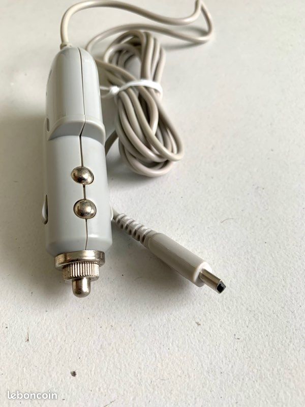 Chargeur nintendo ds lite voiture (image 2)