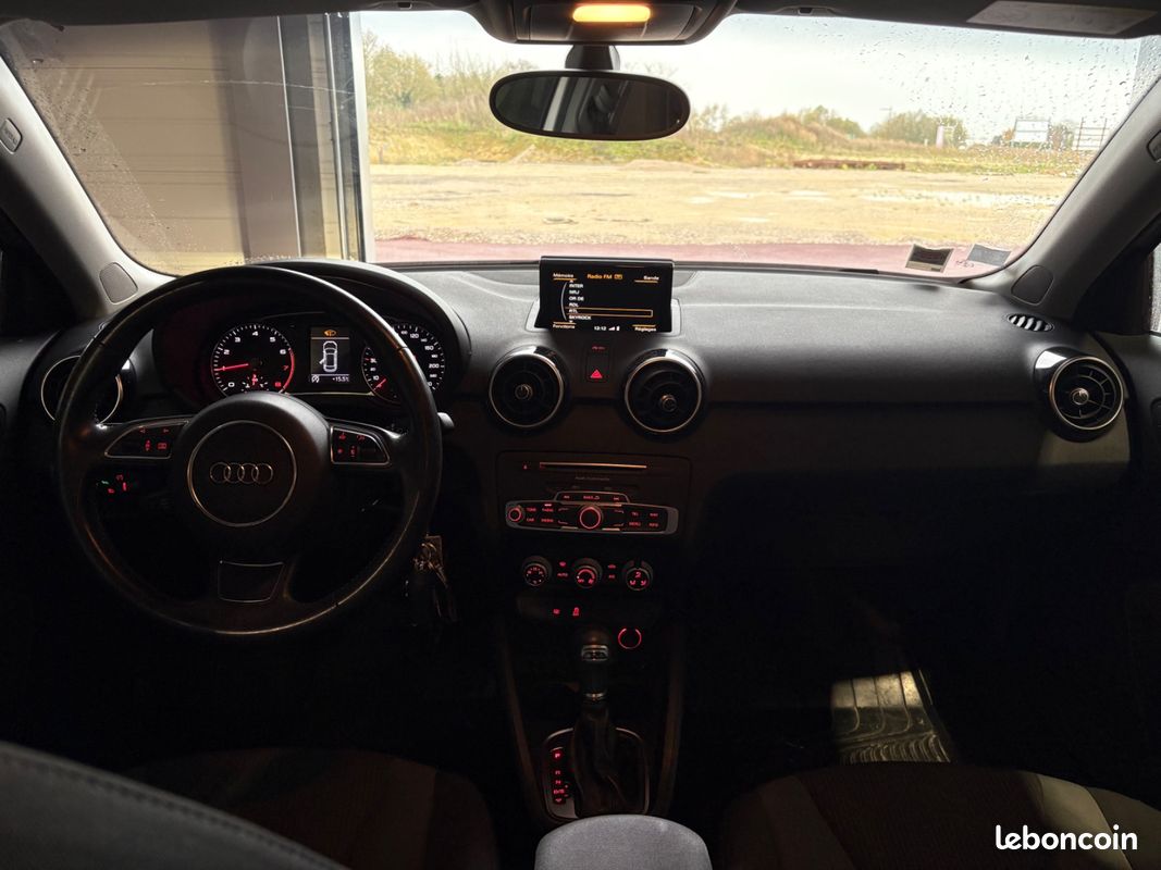 AUDI A1 SPORTBACK 1.0 TFSI ultra 95 S tronic 7 Midnight Series / JANTES 17 / PHARES AUTOMATIQUES (image 17)
