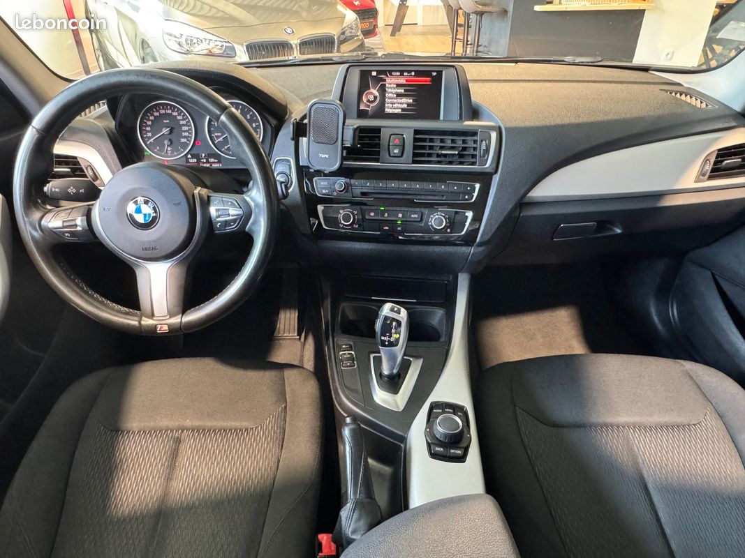 BMW SERIE 1 120I DKG 177 CH PHASE II - URBAN CHIC - VOLANT SPORT - JA 18 - FEUX TEINTÉS - ECHAPPEMENT SPORt (image 3)