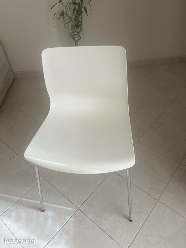 Table de salle à manger avec 6chaises IKEA (image 12)