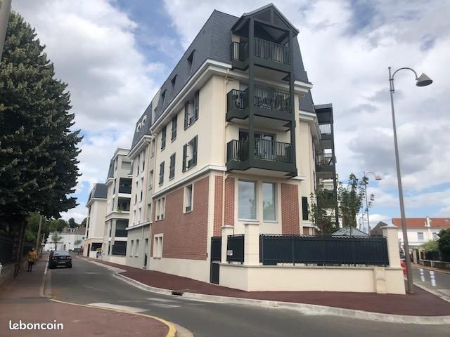 Parking/box FRANCONVILLE · 83 €/mois