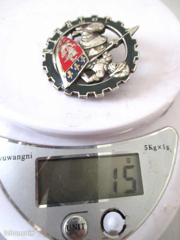 Insigne / pucelle 15 e régiment du train lsart G4177