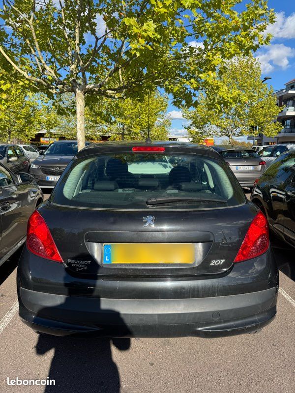 Peugeot 207 1.4 Essence (image 2)