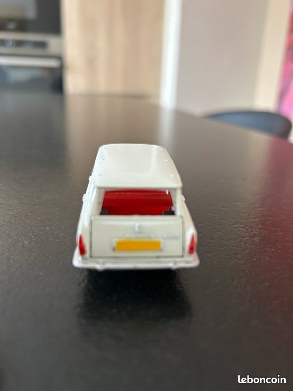 Dinky Toys N°507 – Break Simca 1500 GLS – Miniature 1/43 Métal Blanc (occasion)