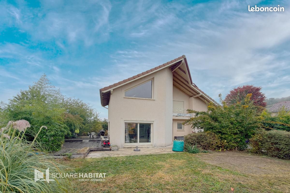 Maison 6 pièces 130 m² · à Saint-Geoire-en-Valdaine · 130 m² · 285 000 €