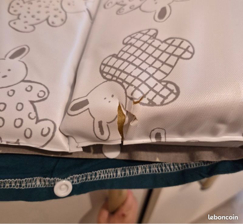 Table à langer avec porte manteau et matelas à langer - Bon état (image 4)