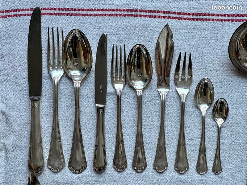 24 couteaux 12 Entremet 12 table métal argenté Ercuis modèle filet