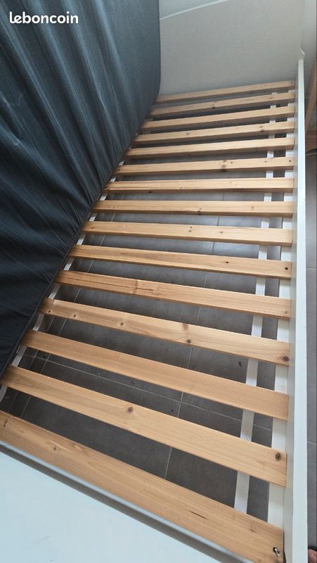 Lit avec sommier et matelas (image 4)
