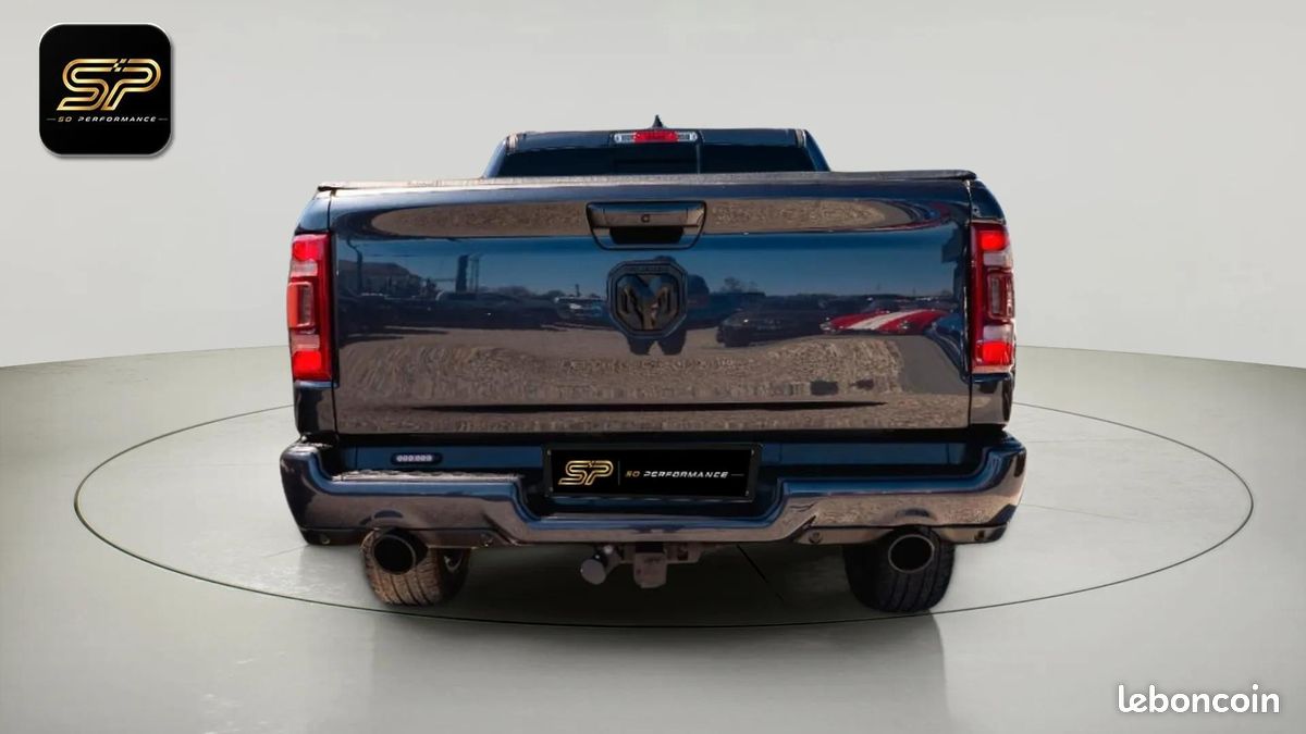 Dodge RAM 1500 Laramie Offroad Night Edition * 5.7 V8 HEMI * 4x4 * Cuir * Alpine * Jantes 22" (image 3)