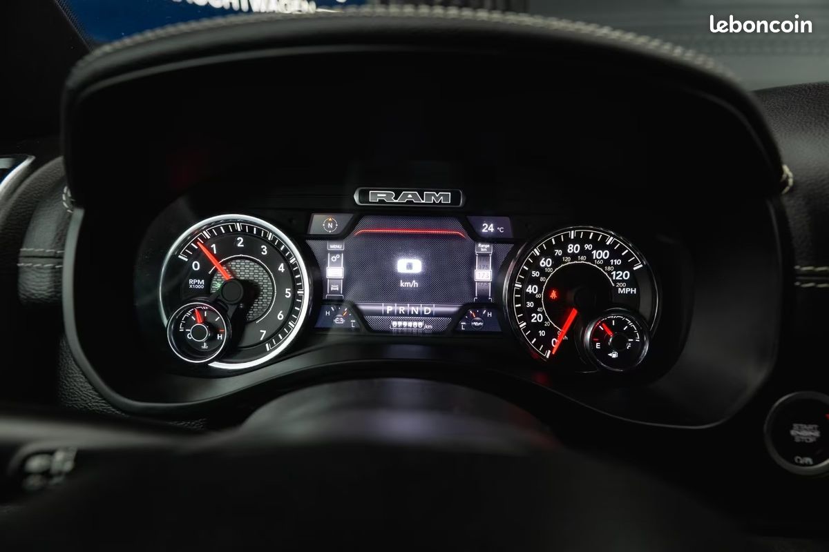 Dodge RAM 1500 Laramie Night Edition 5.7 HEMI 401 ch 4x4 – Alpine – 20” – Offroad (image 28)