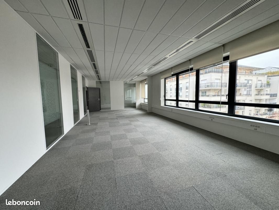 Bureau 1 941 m² (image 1)