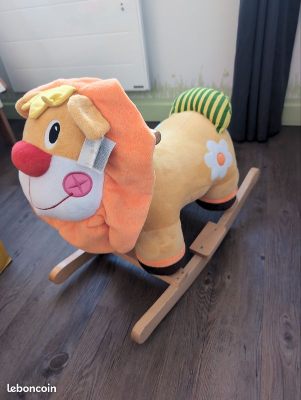 Lion à bascule en peluche (image 1)