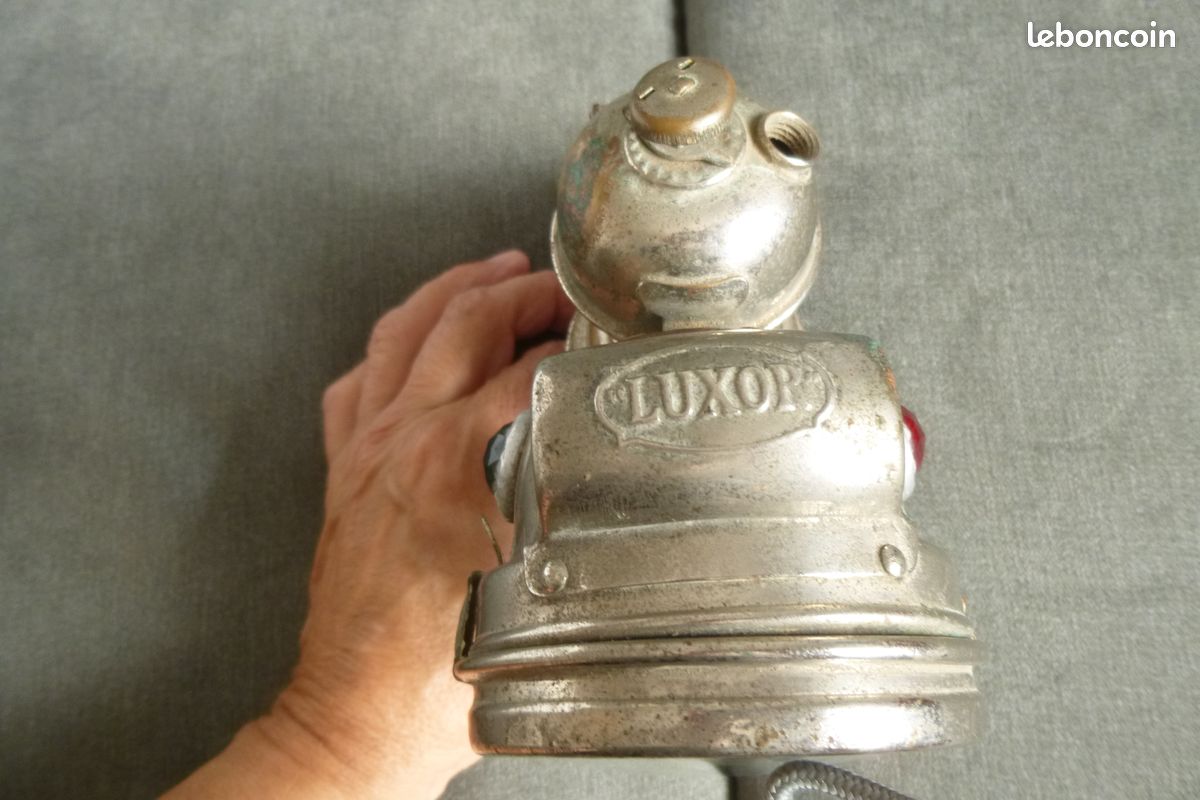 ANCIEN CORPS DE lampe à carbure acétylène pour vélo, en l'état EUR 15,00 - FR