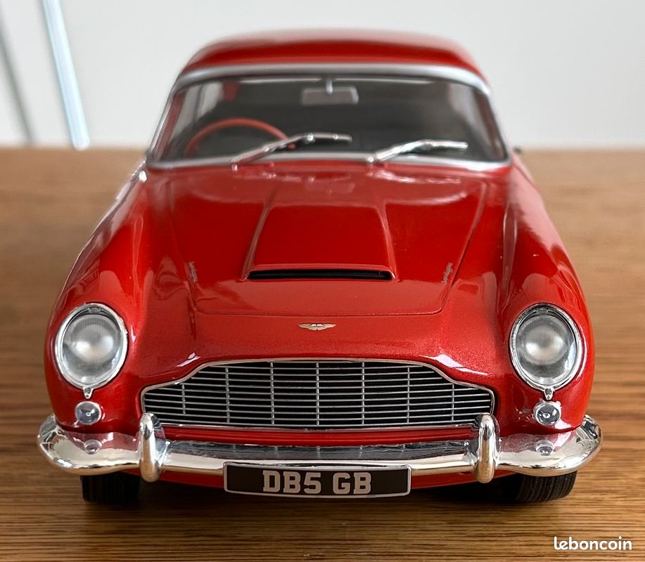 Aston Martin DB5 1964 Rood Metallic 1-18 Solido - Schuiten Autominiaturen