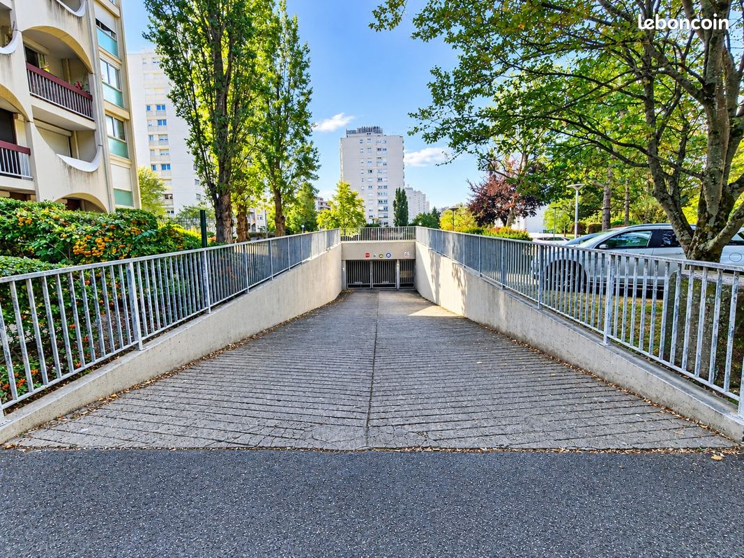 Parking 14 m² · à Angers · 14 m² · 15 600 €