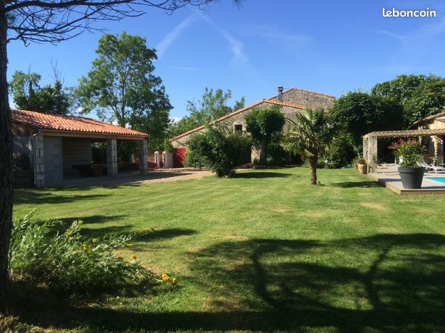 Maison 9 pièces 213 m² · à Magné · 213 m² · 389 000 €